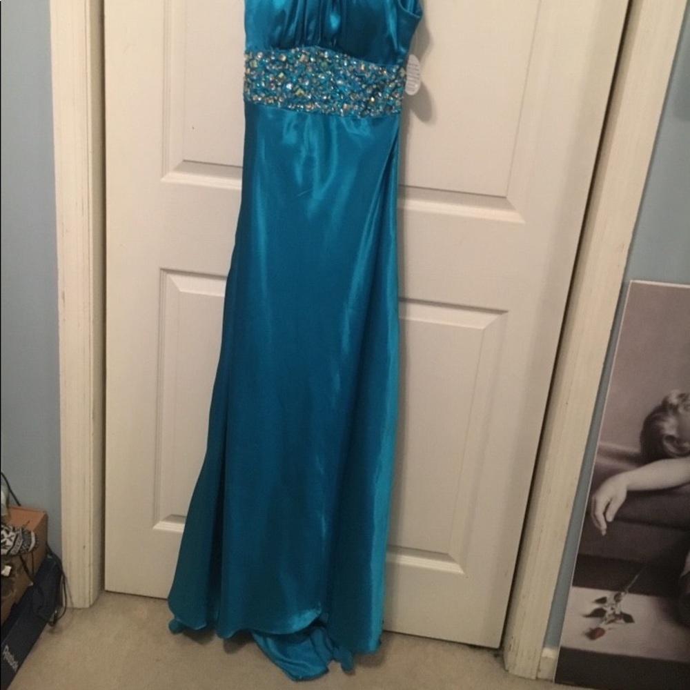 Prom dress - Picture 2 of 4